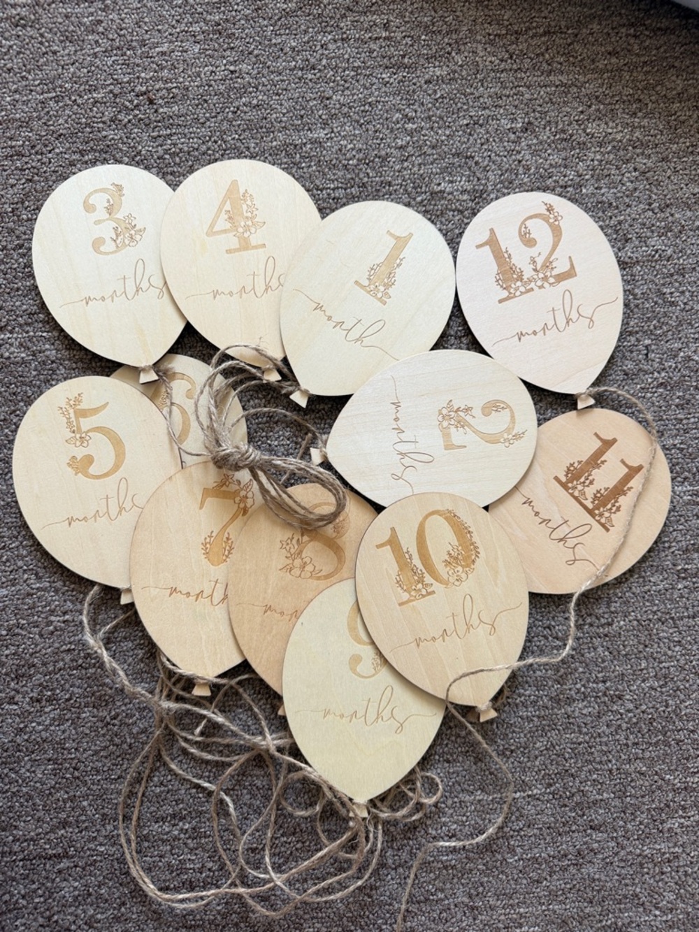 AMAZON NATURAL WOOD BALLOON MONTHLY PHOTO MARKERS